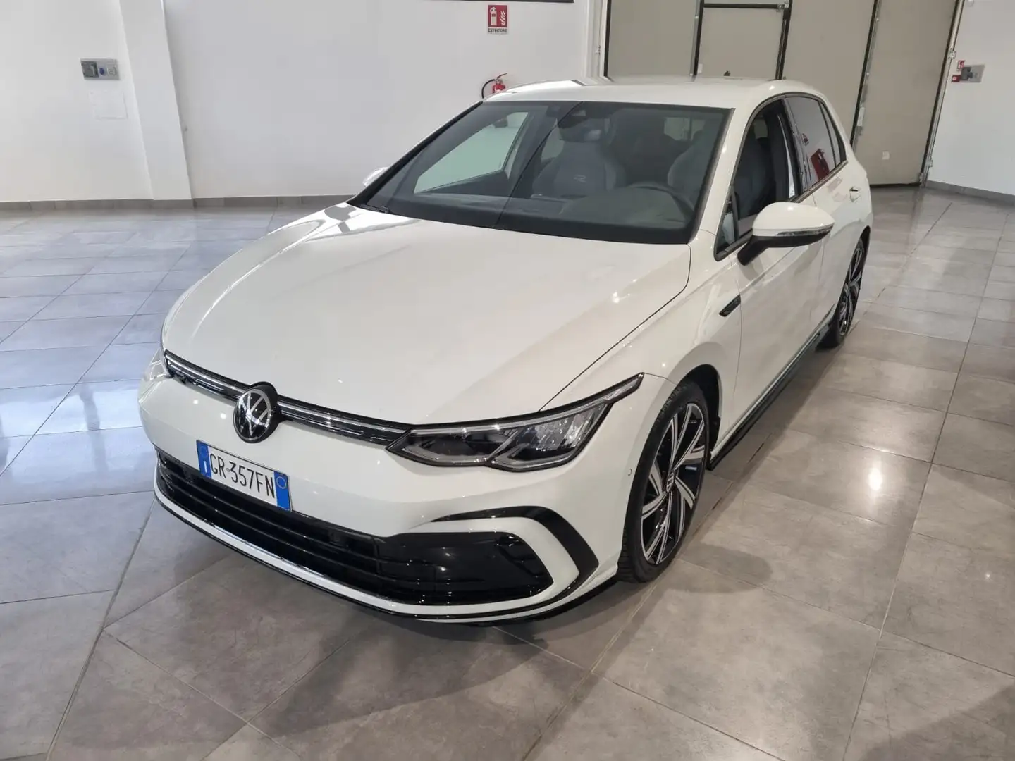Volkswagen Golf Golf VIII 2020 1.5 etsi evo R-Line 150cv dsg Bianco - 1