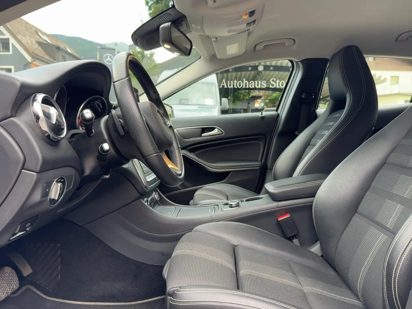 Mercedes-Benz GLA 200 d 4MATIC *AHK*Urban*RKam*PTS*Shz*LED* Grau - 2