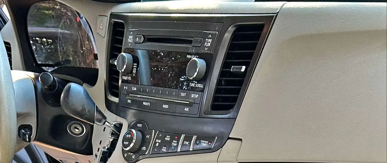 Toyota Sienna снимка Toyota Sienna