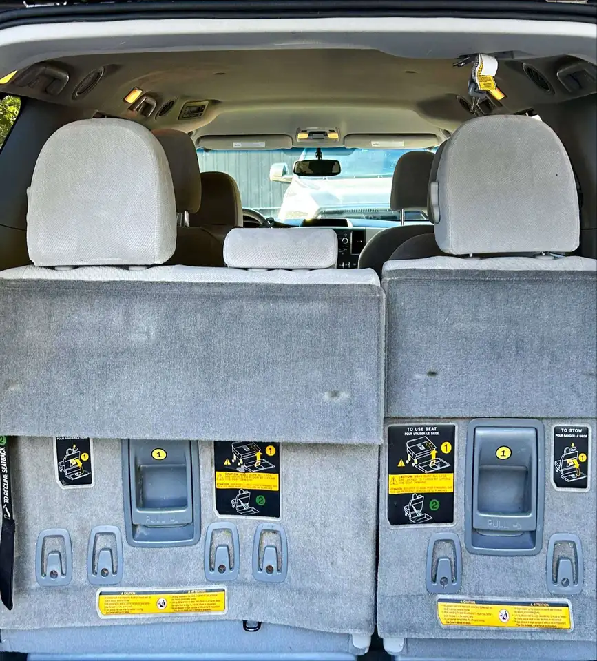 Toyota Sienna снимка Toyota Sienna