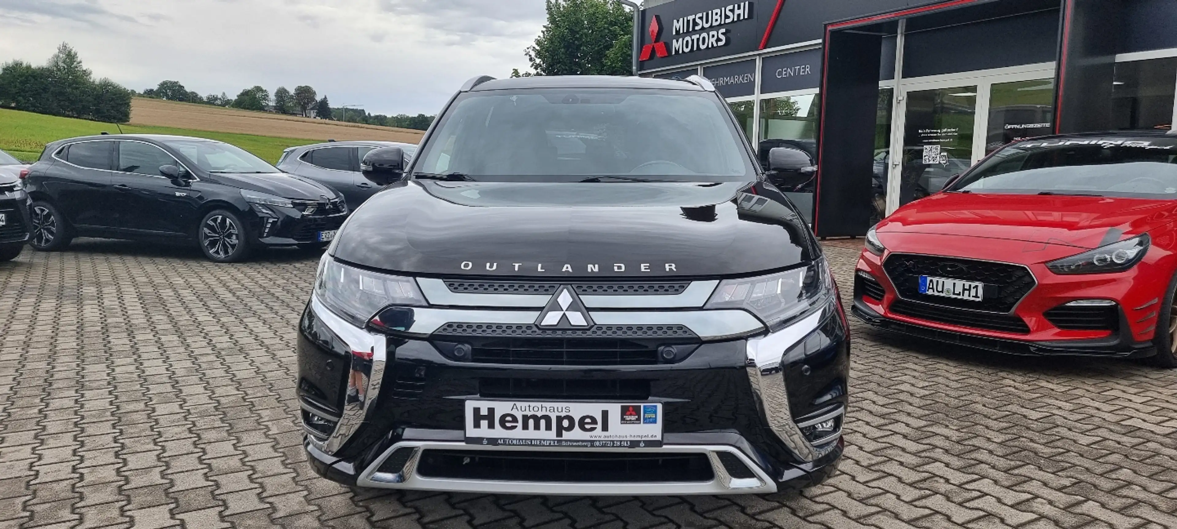 Mitsubishi Outlander 2.4Plug-in Hybrid Intro Edition 4WD — photo 2
