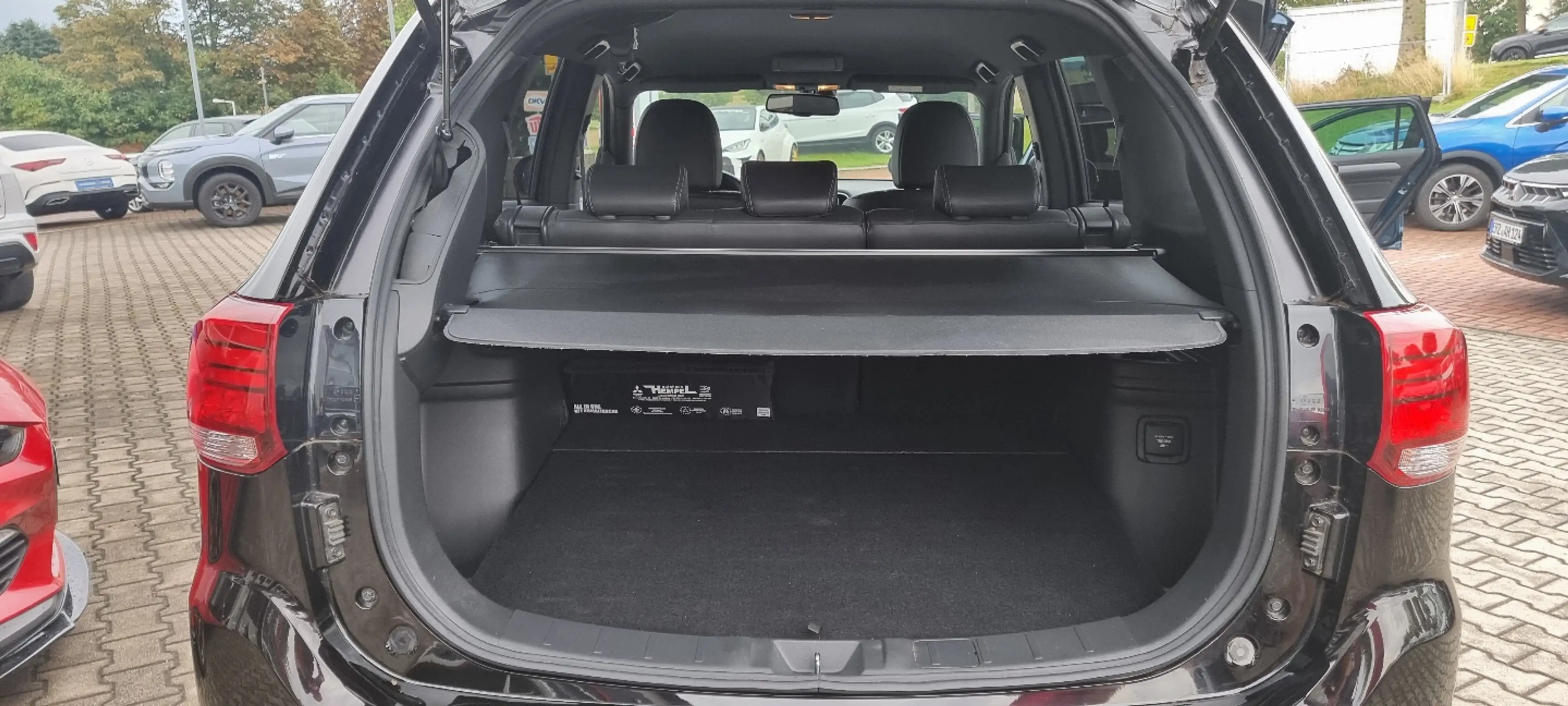 Mitsubishi Outlander 2.4Plug-in Hybrid Intro Edition 4WD — photo 8