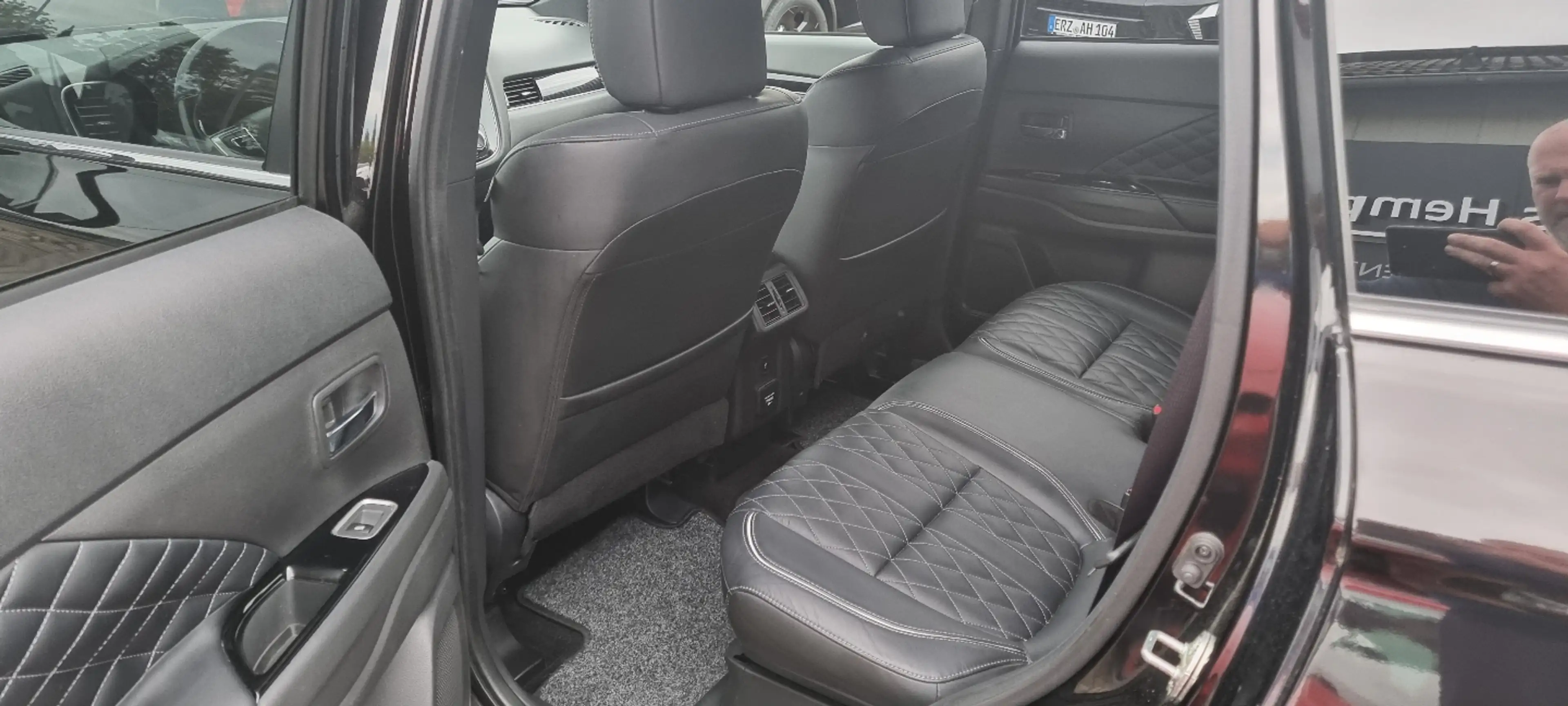 Mitsubishi Outlander 2.4Plug-in Hybrid Intro Edition 4WD — photo 7