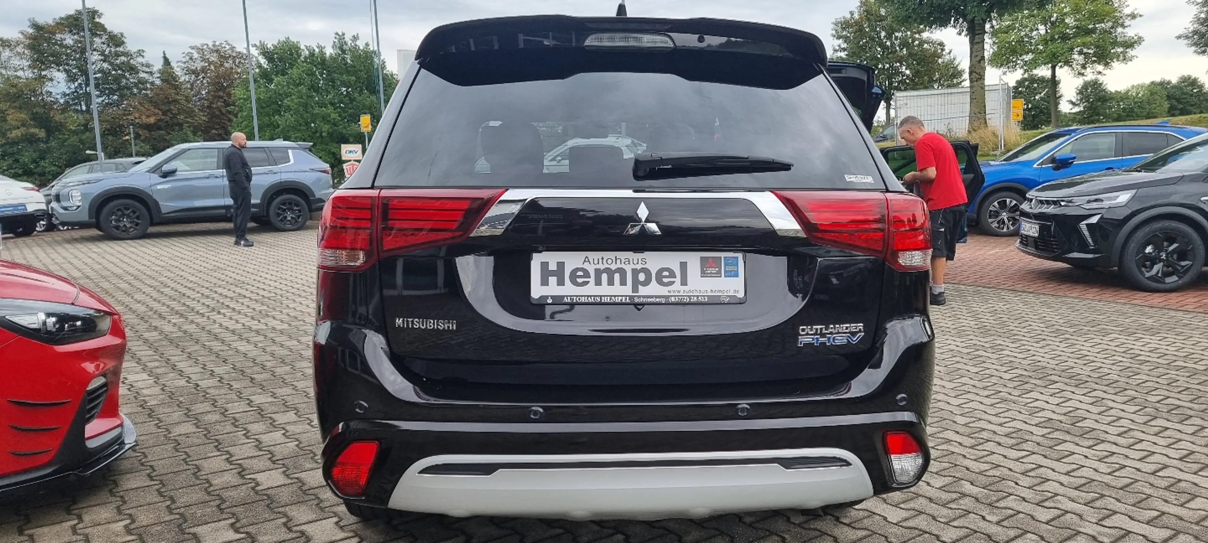 Mitsubishi Outlander 2.4Plug-in Hybrid Intro Edition 4WD — photo 4