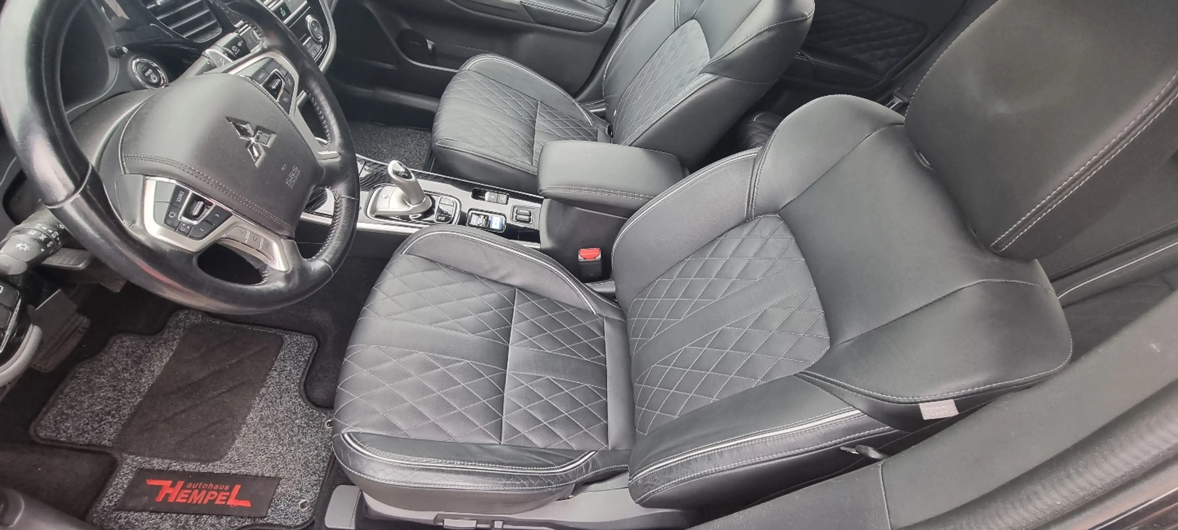 Mitsubishi Outlander 2.4Plug-in Hybrid Intro Edition 4WD — photo 6