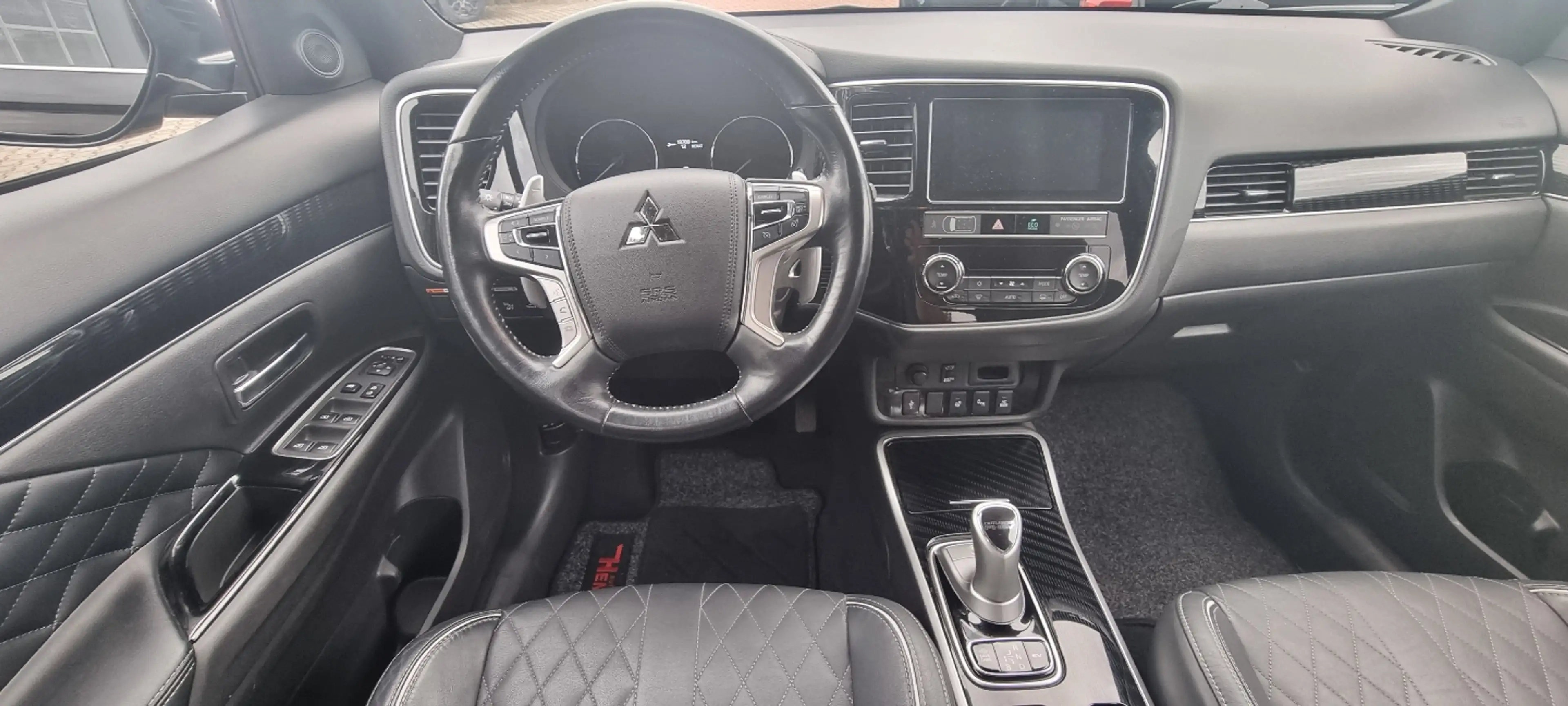 Mitsubishi Outlander 2.4Plug-in Hybrid Intro Edition 4WD — photo 13