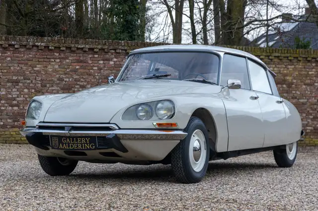 Citroen ID19 DSpecial "Poitiers history" Newly delivered i