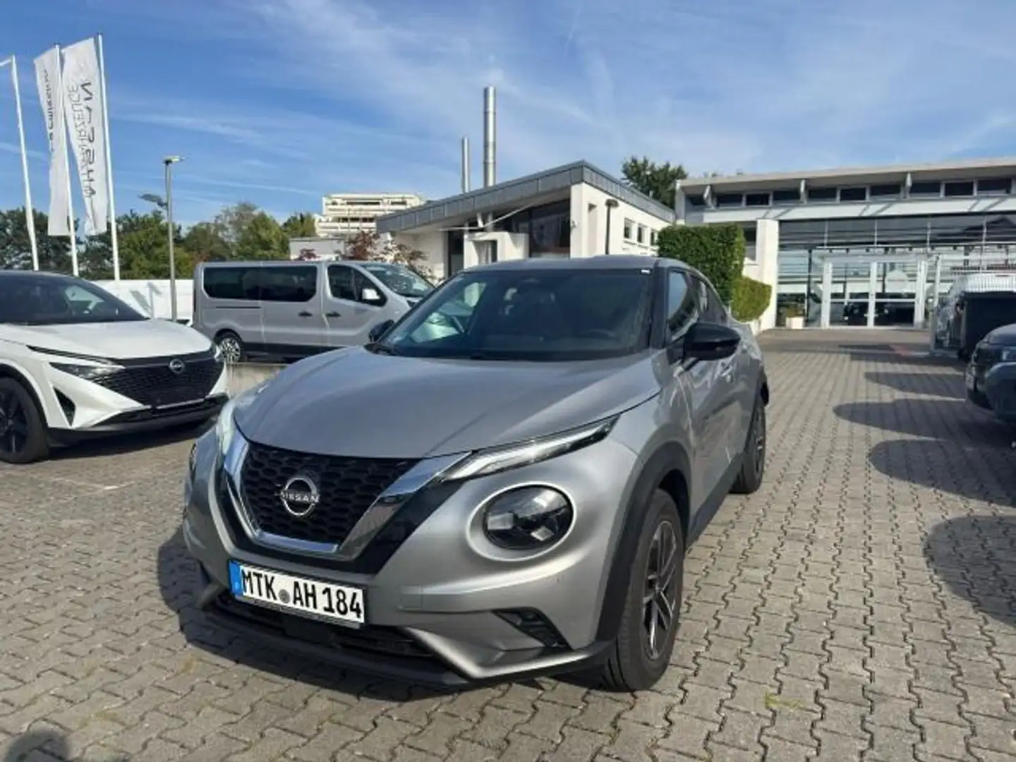 Nissan Juke 1.0 DIG-T DCT N-Connecta Silber - 2