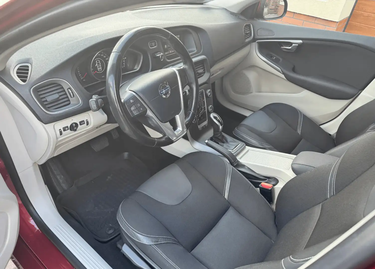 Volvo V40 1.9 Turbo Rouge - 2