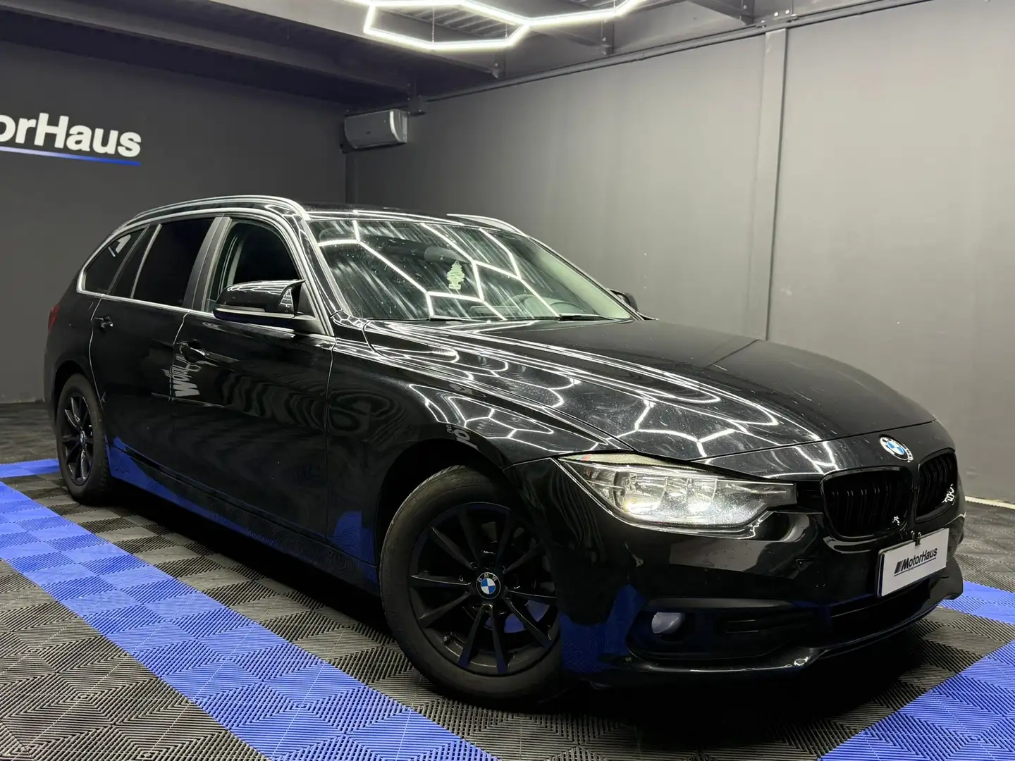 BMW 318 Touring Business Advantage auto Zwart - 1