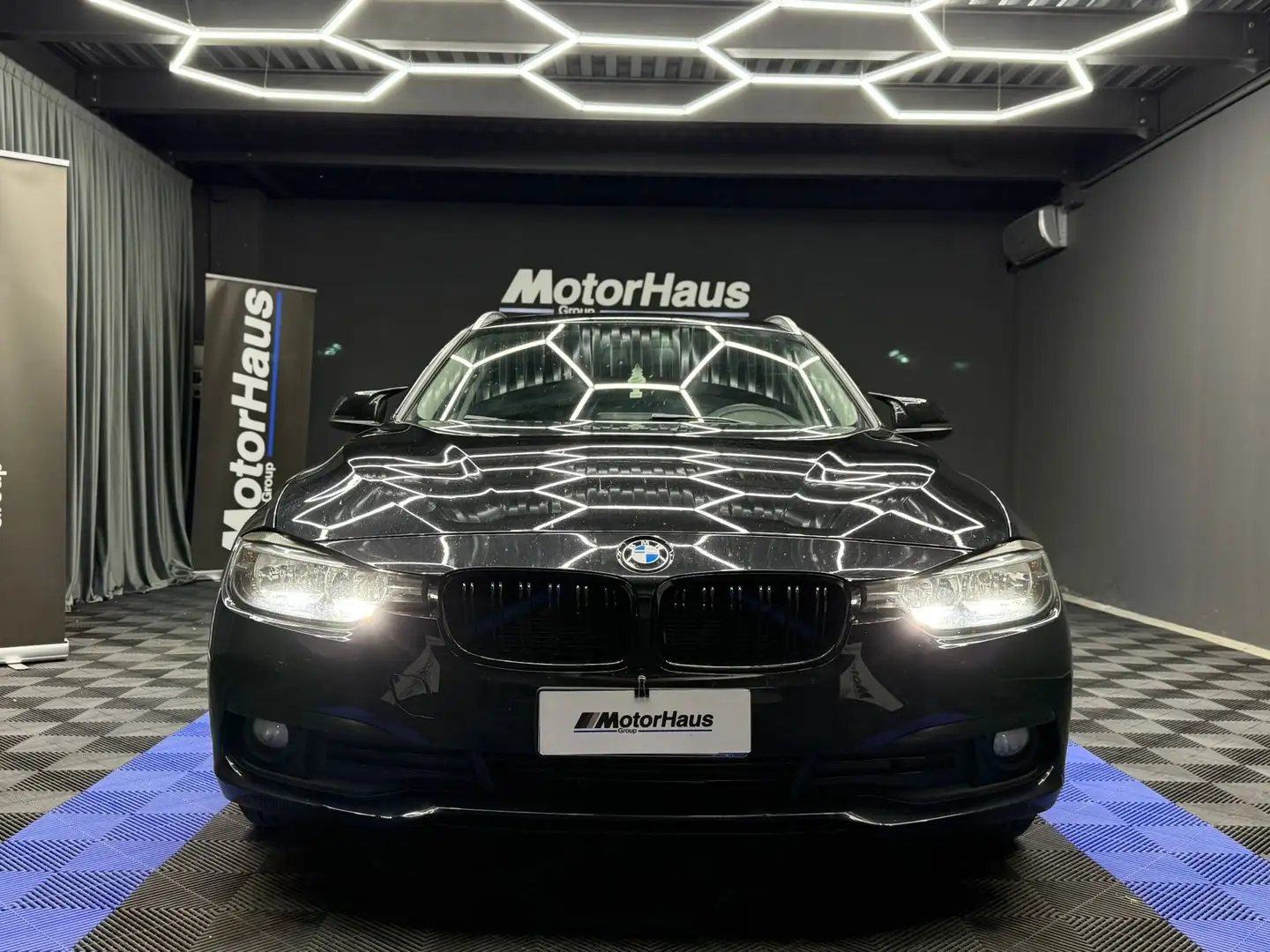 BMW 318 Touring Business Advantage auto Zwart - 2