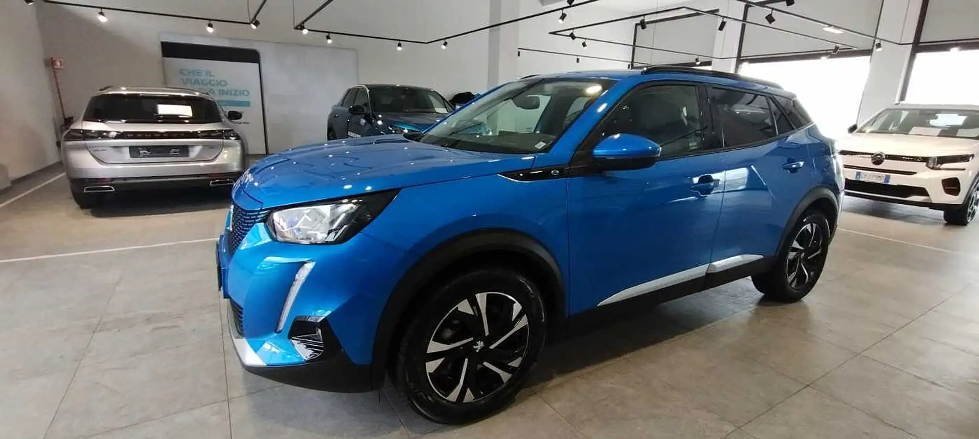 Peugeot 2008 2ª serie motore elettrico 136 CV Allure Azul - 1