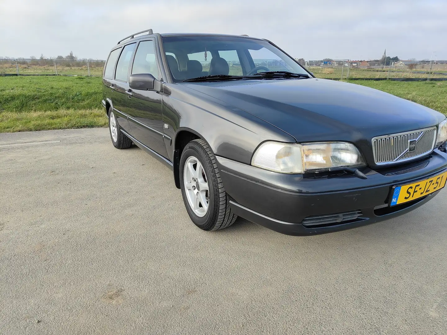 Volvo V70 2.5 Luxury-Line Zilver - 2