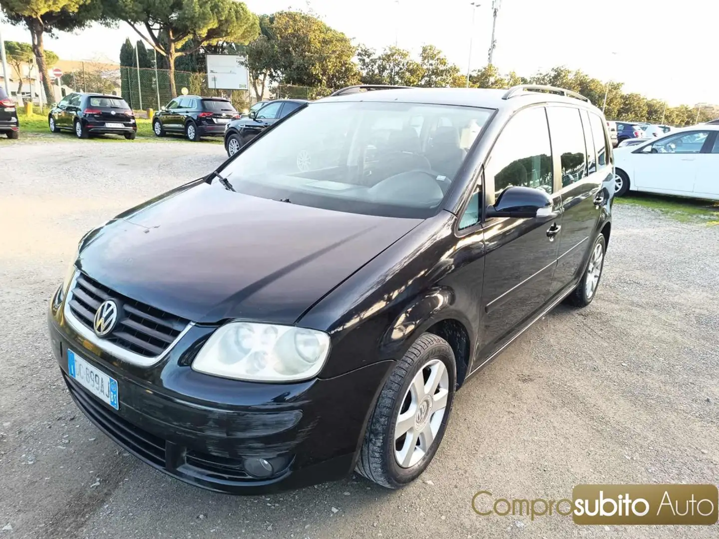 Volkswagen Touran 1.9 TDI 105CV 7 POSTI Nero - 2