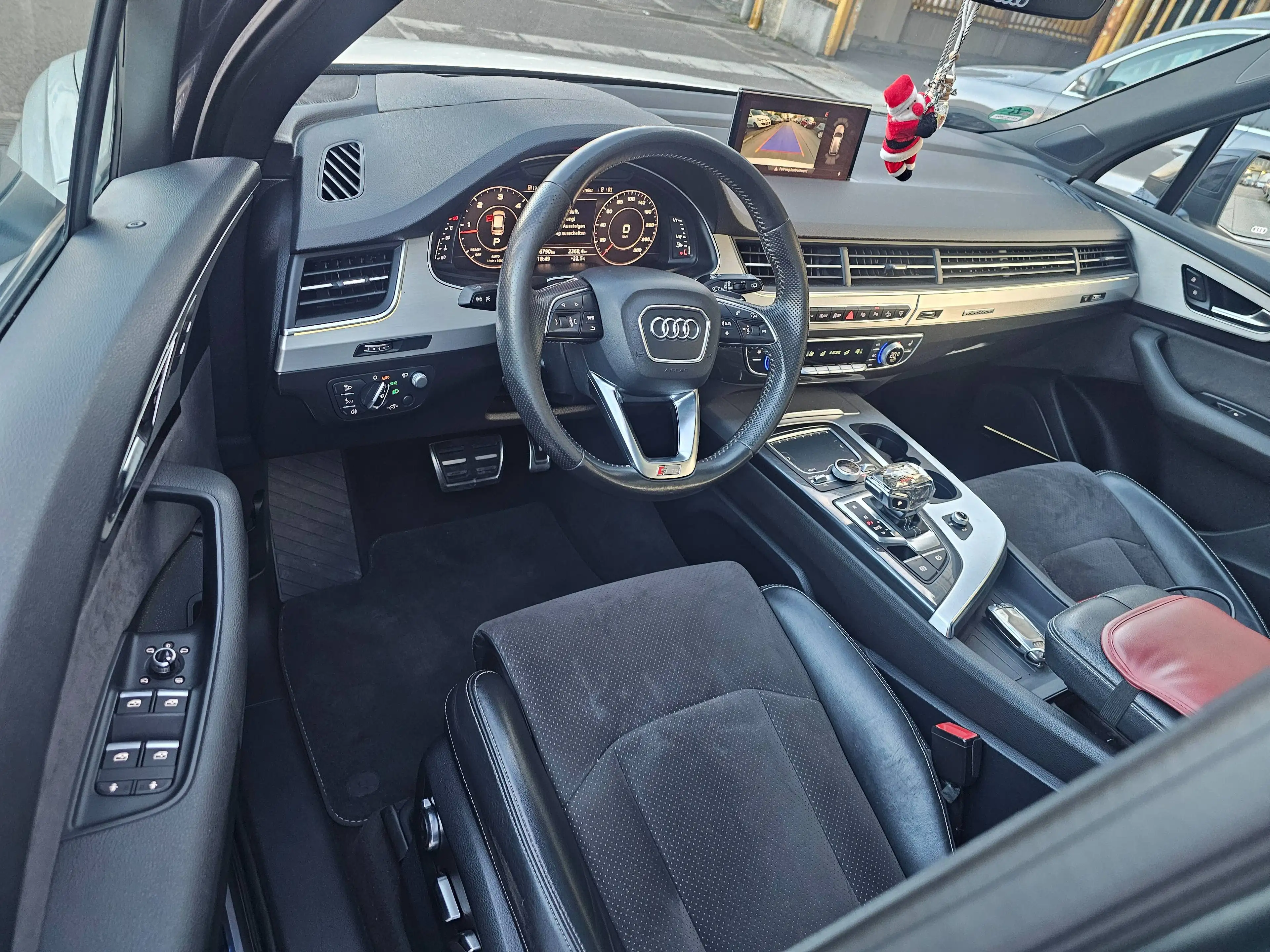 Audi Q7 e-tron 3.0 TDI quattro — photo 9