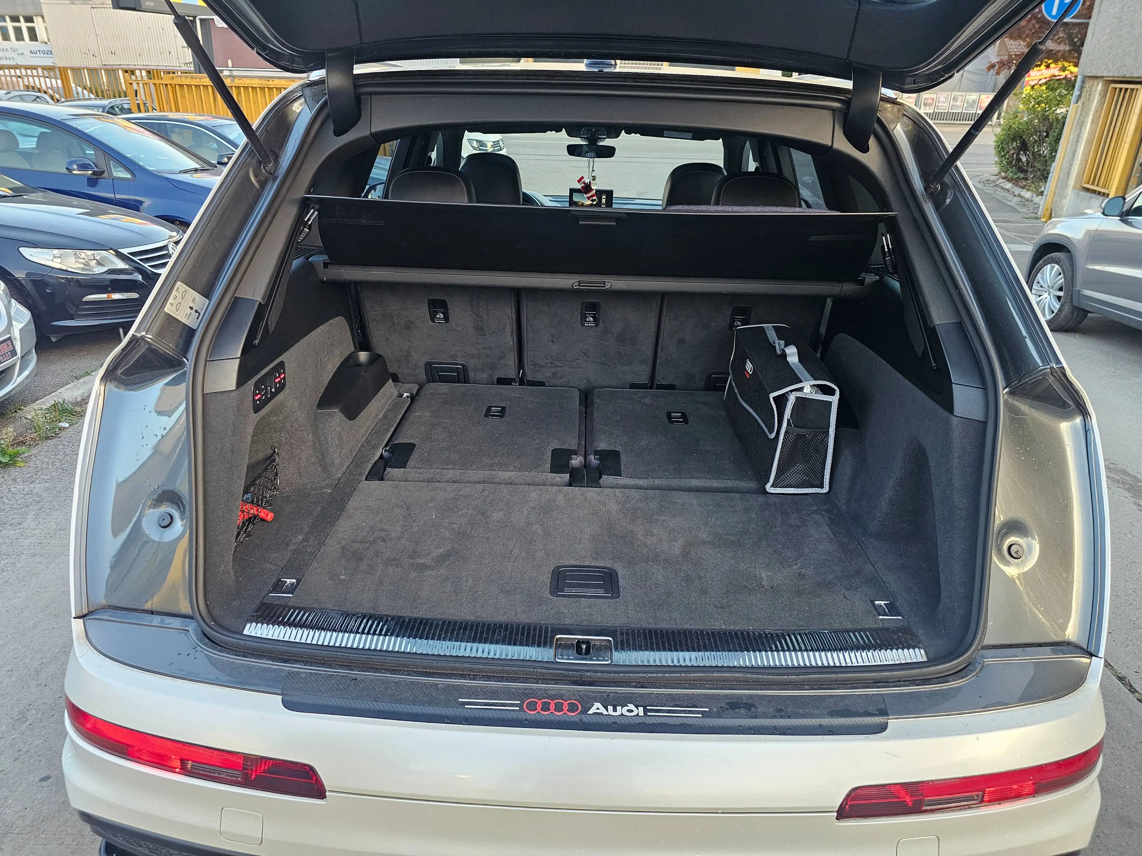 Audi Q7 e-tron 3.0 TDI quattro — photo 12