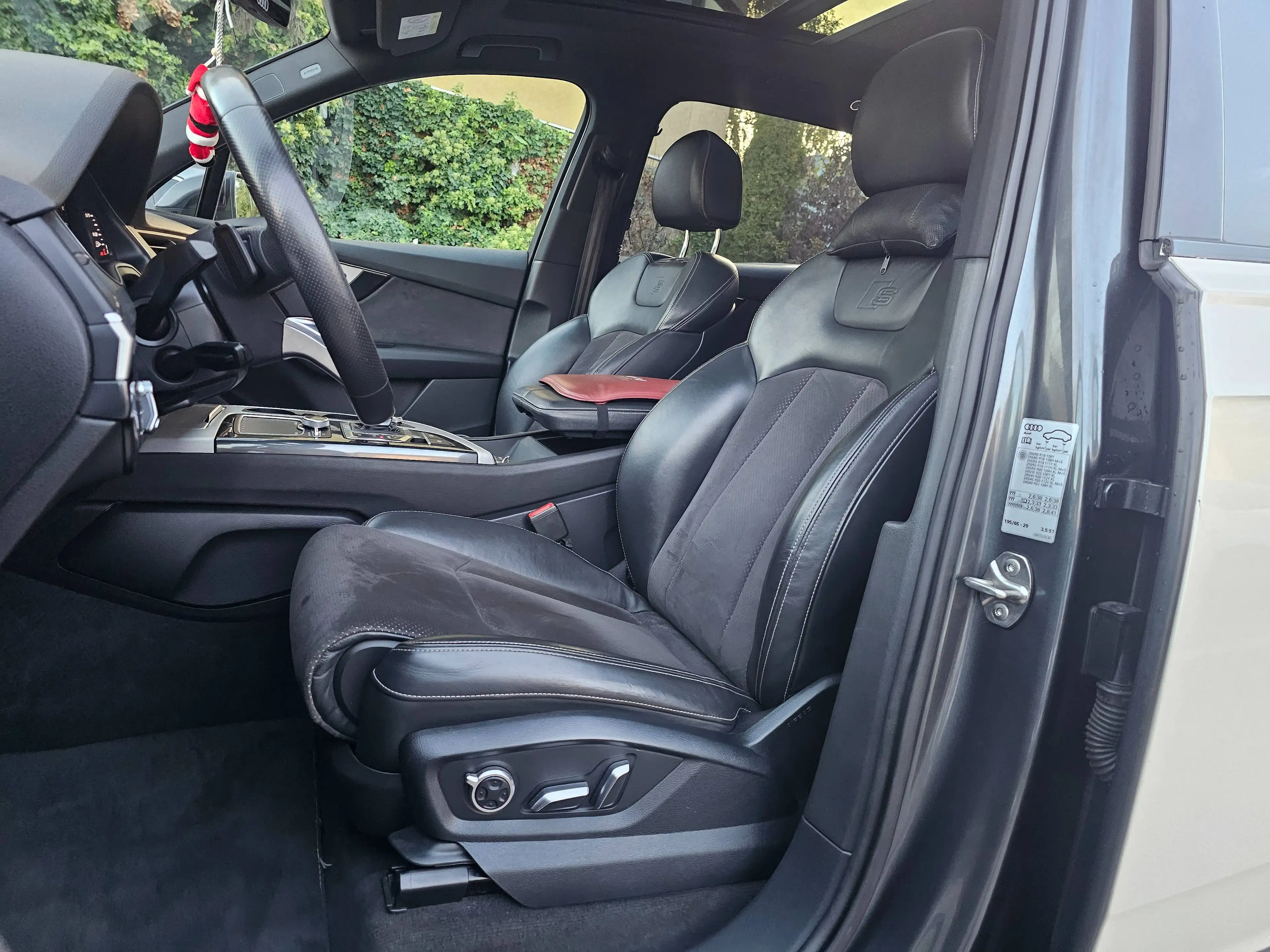 Audi Q7 e-tron 3.0 TDI quattro — photo 10