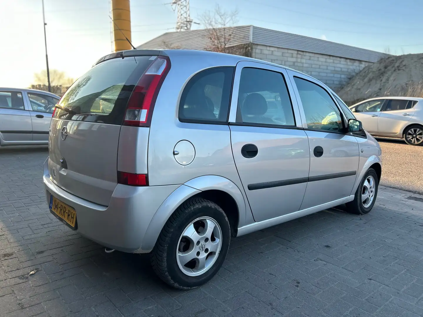 Opel Meriva 1.4-16V Essentia Grijs - 2