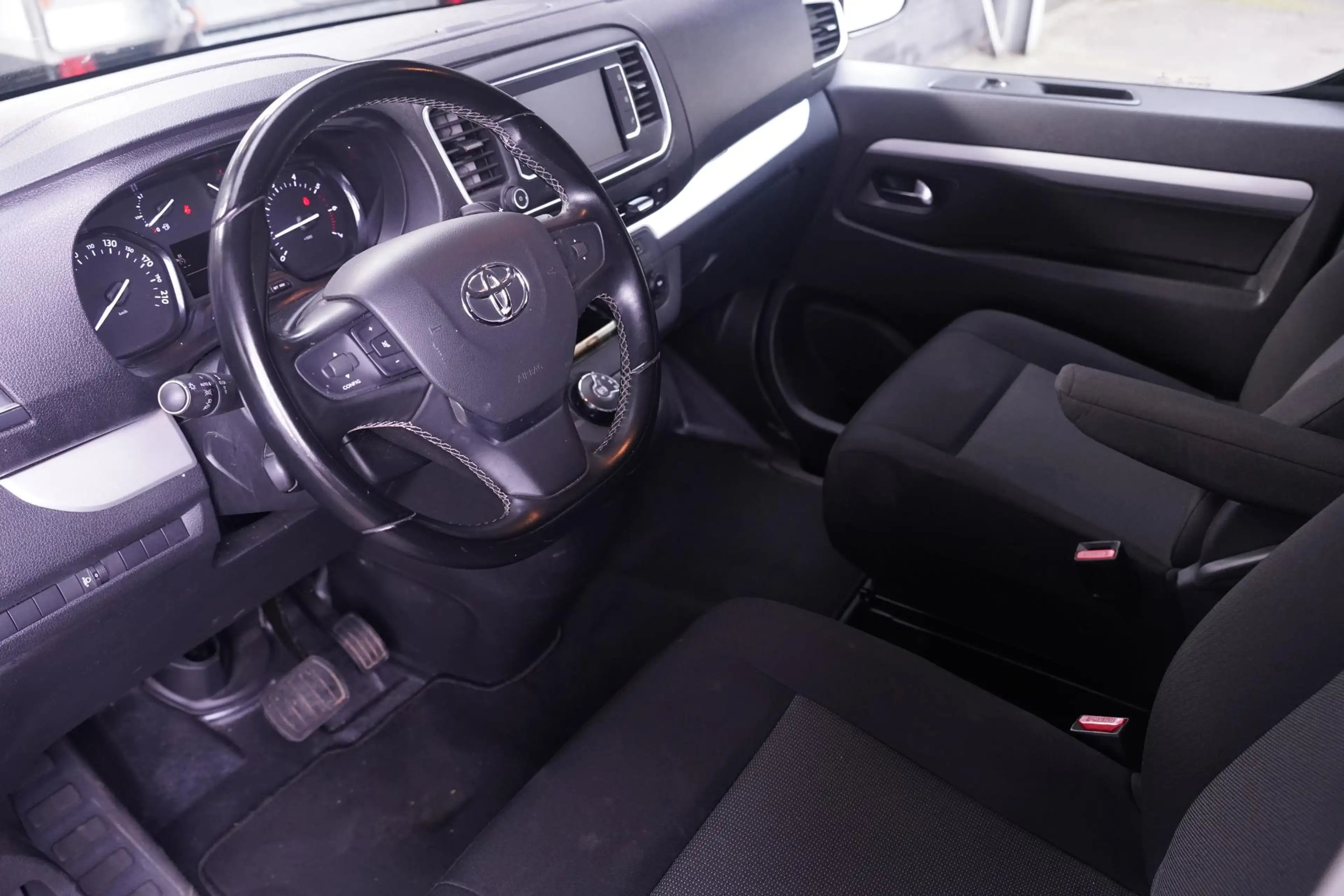 Toyota Proace Worker 2.0 D-4D 145 pk Aut. Black Line Dubbel Cabi — photo 22