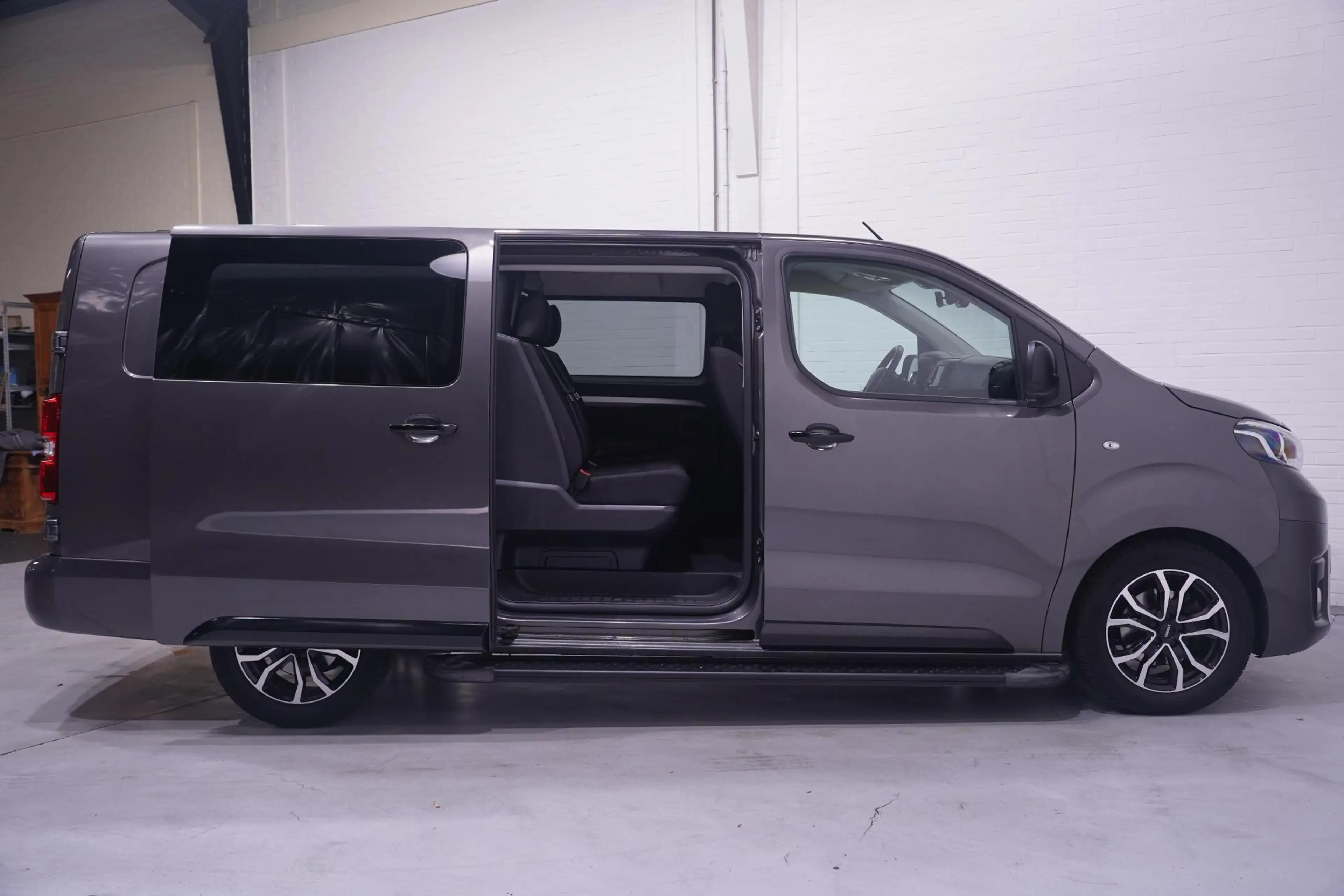 Toyota Proace Worker 2.0 D-4D 145 pk Aut. Black Line Dubbel Cabi — photo 9