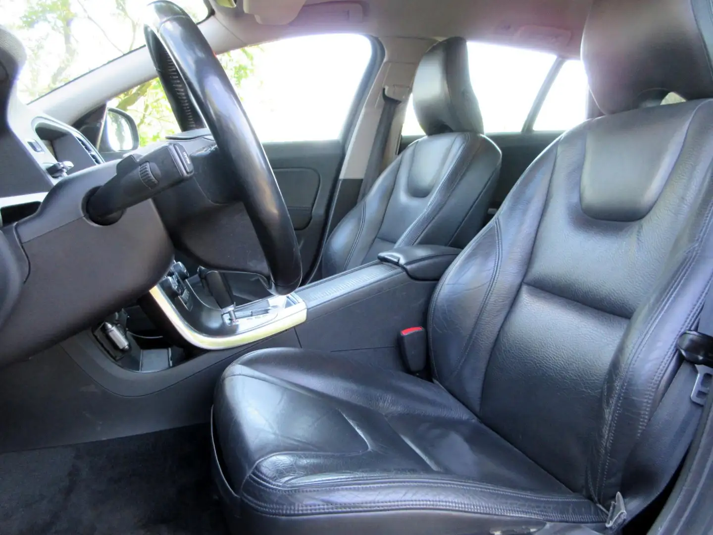 Volvo V60 2.0T Automaat *Leder*Navi* Zwart - 2