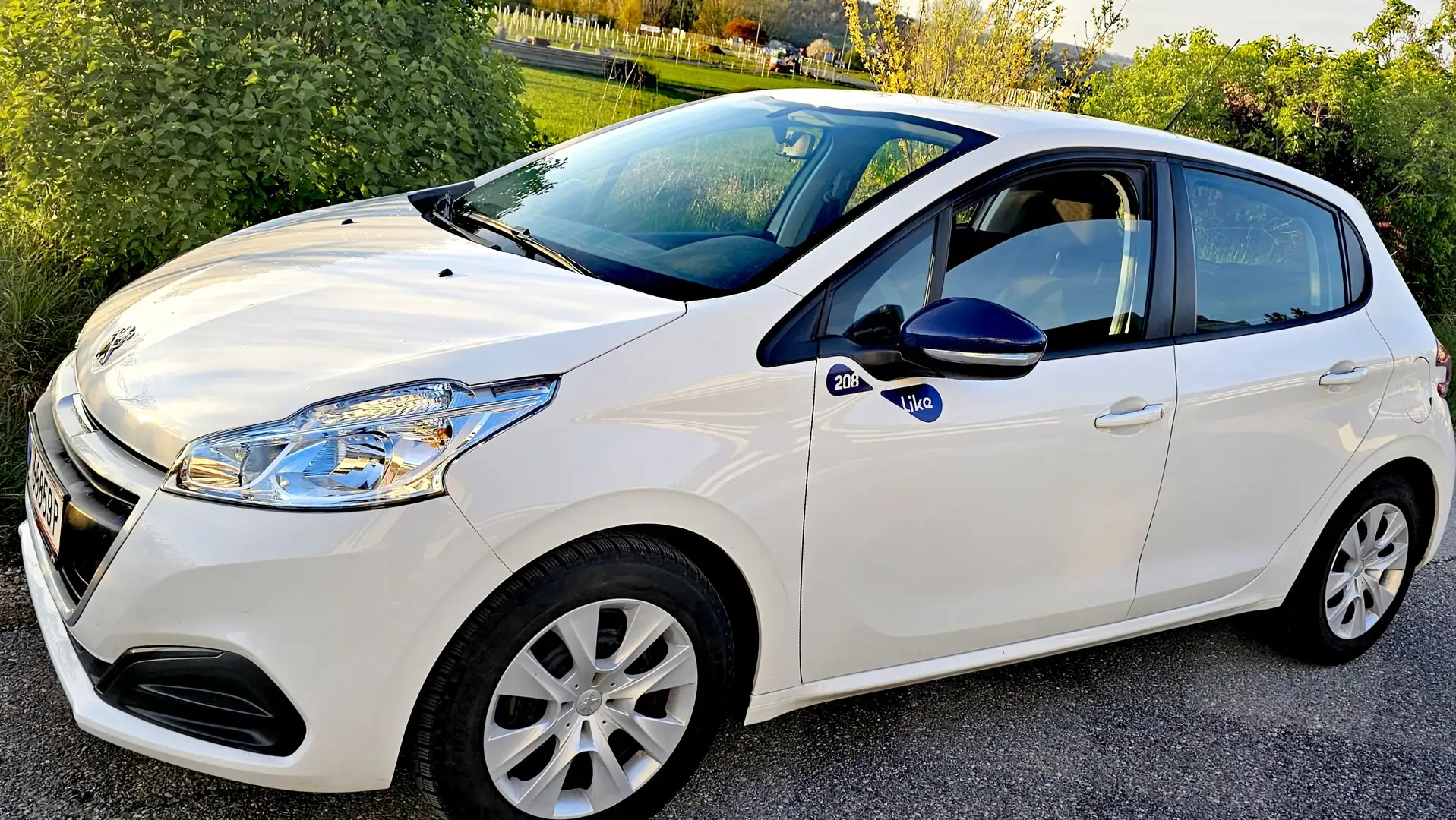Peugeot 208 208 Style 1,2 PureTech 82 Style Weiß - 2