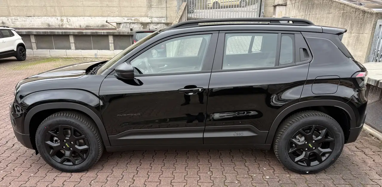 Jeep Avenger 1.2 turbo e-hybrid mhev Upland 4xe 145cv edct6 8