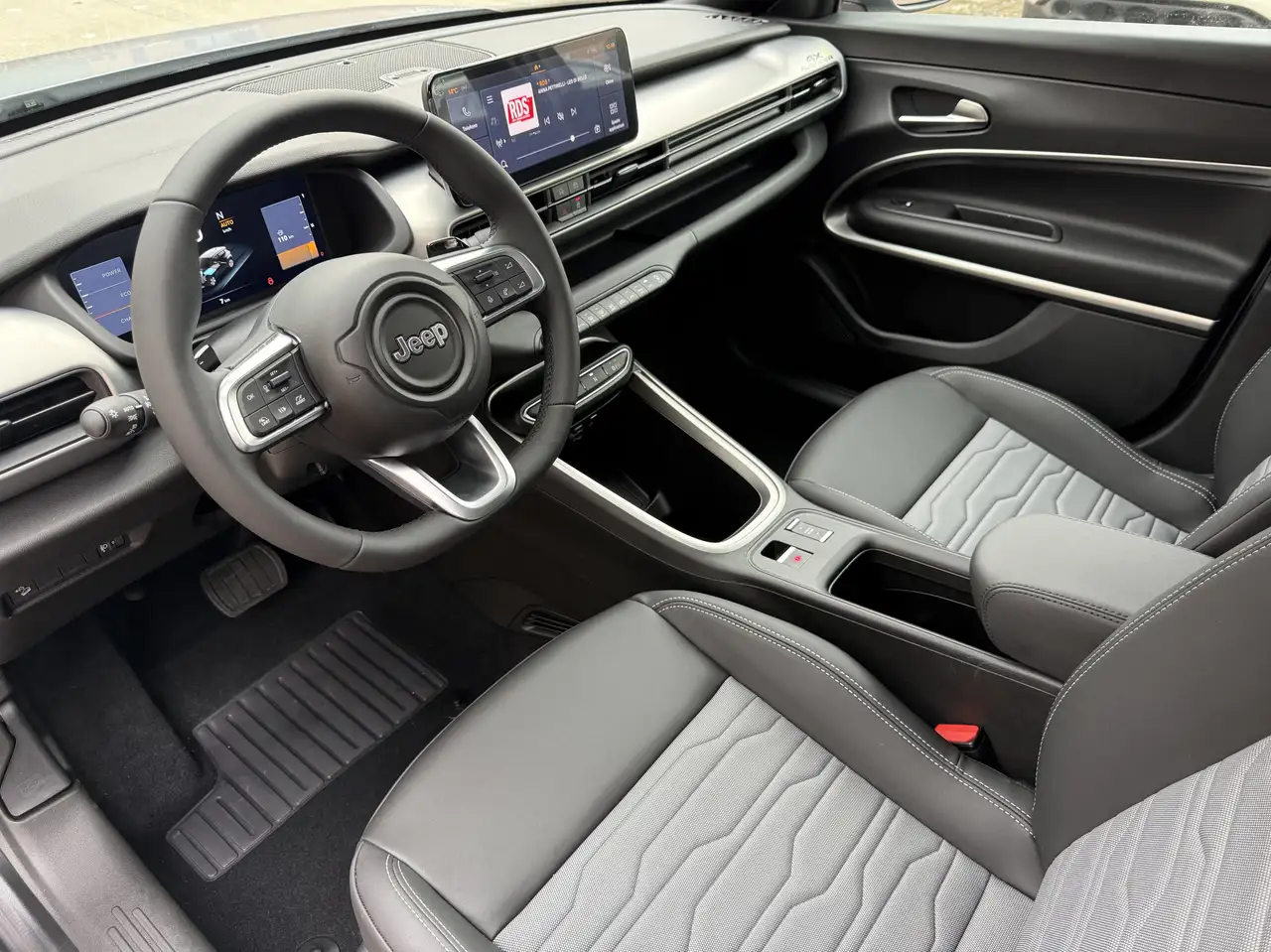 Jeep Avenger 1.2 turbo e-hybrid mhev Upland 4xe 145cv edct6 14