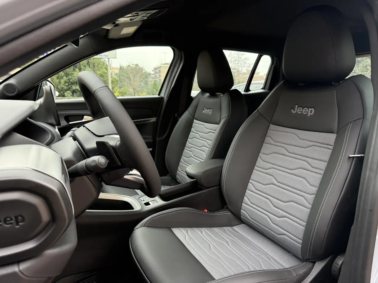 Jeep Avenger 1.2 turbo e-hybrid mhev Upland 4xe 145cv edct6 17