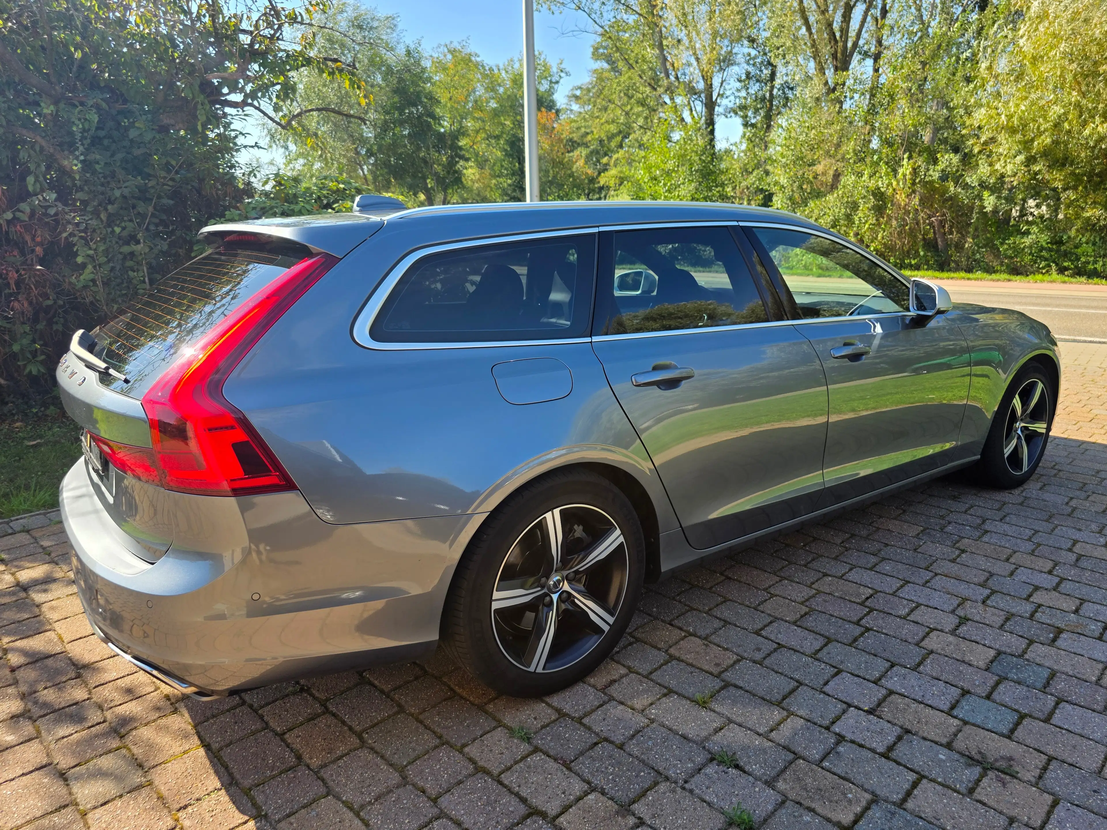 Volvo V90 V90 2.0 D4 AWD R-Design Geartronic — photo 8