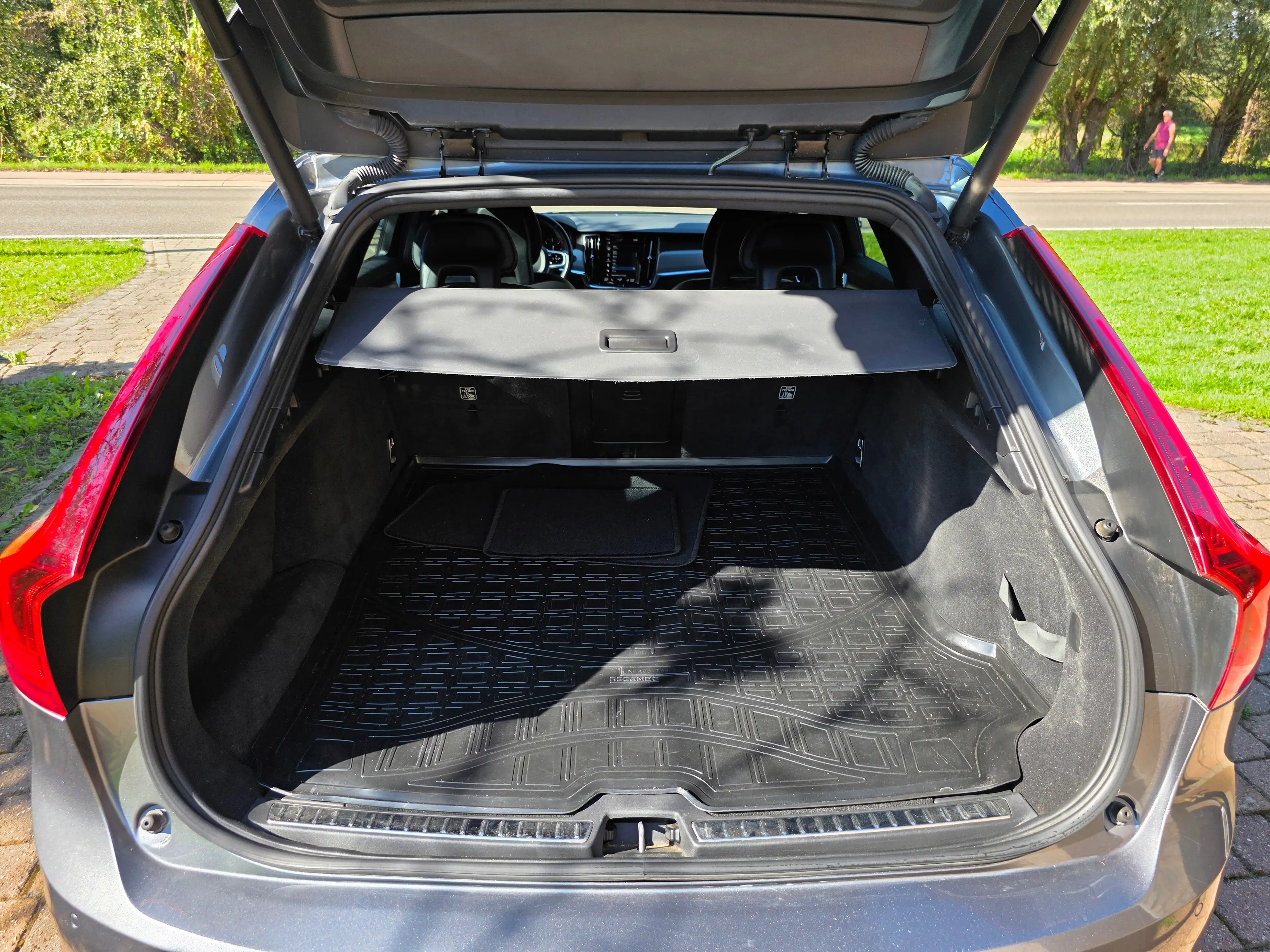 Volvo V90 V90 2.0 D4 AWD R-Design Geartronic — photo 14