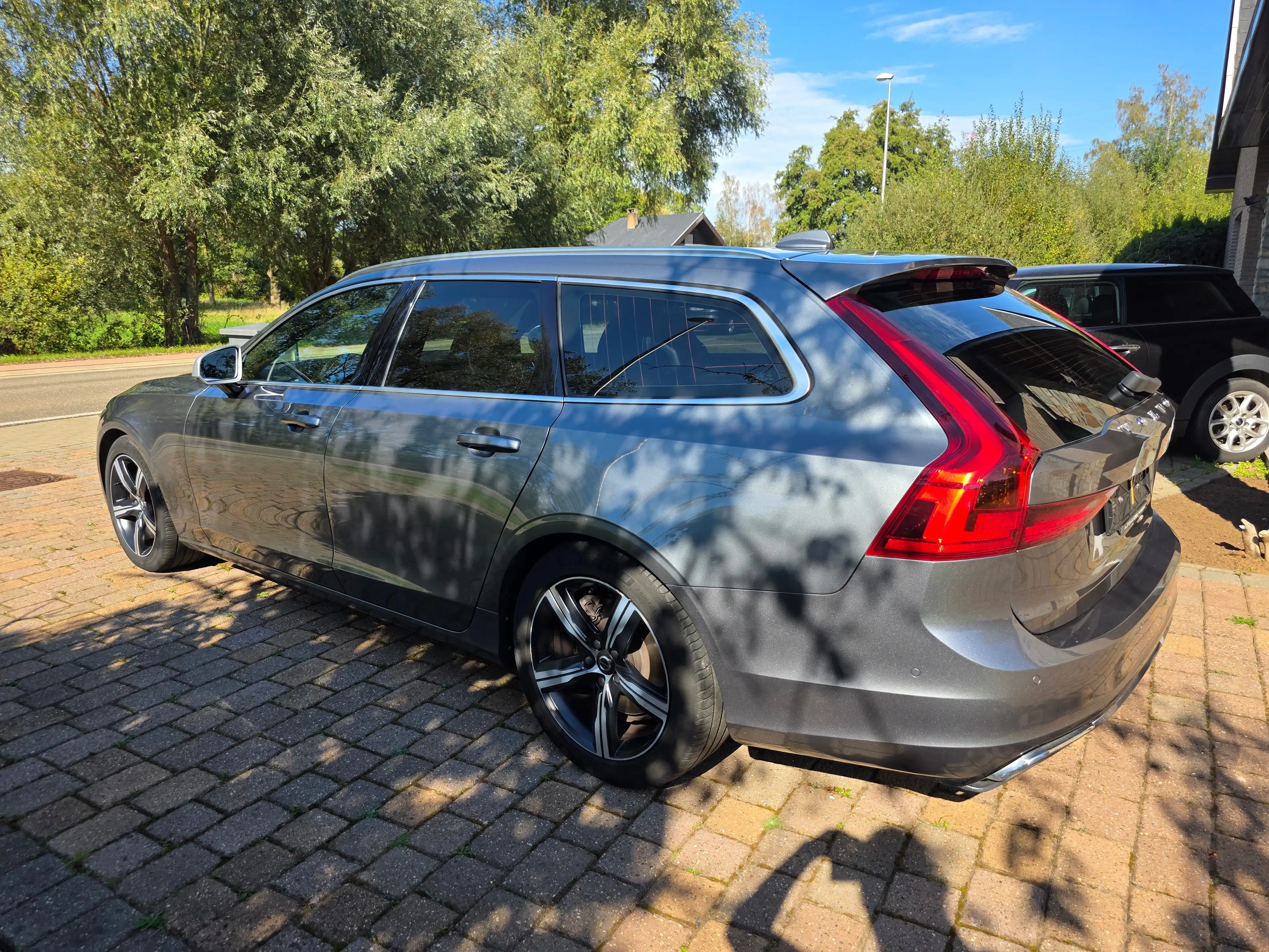 Volvo V90 V90 2.0 D4 AWD R-Design Geartronic — photo 9