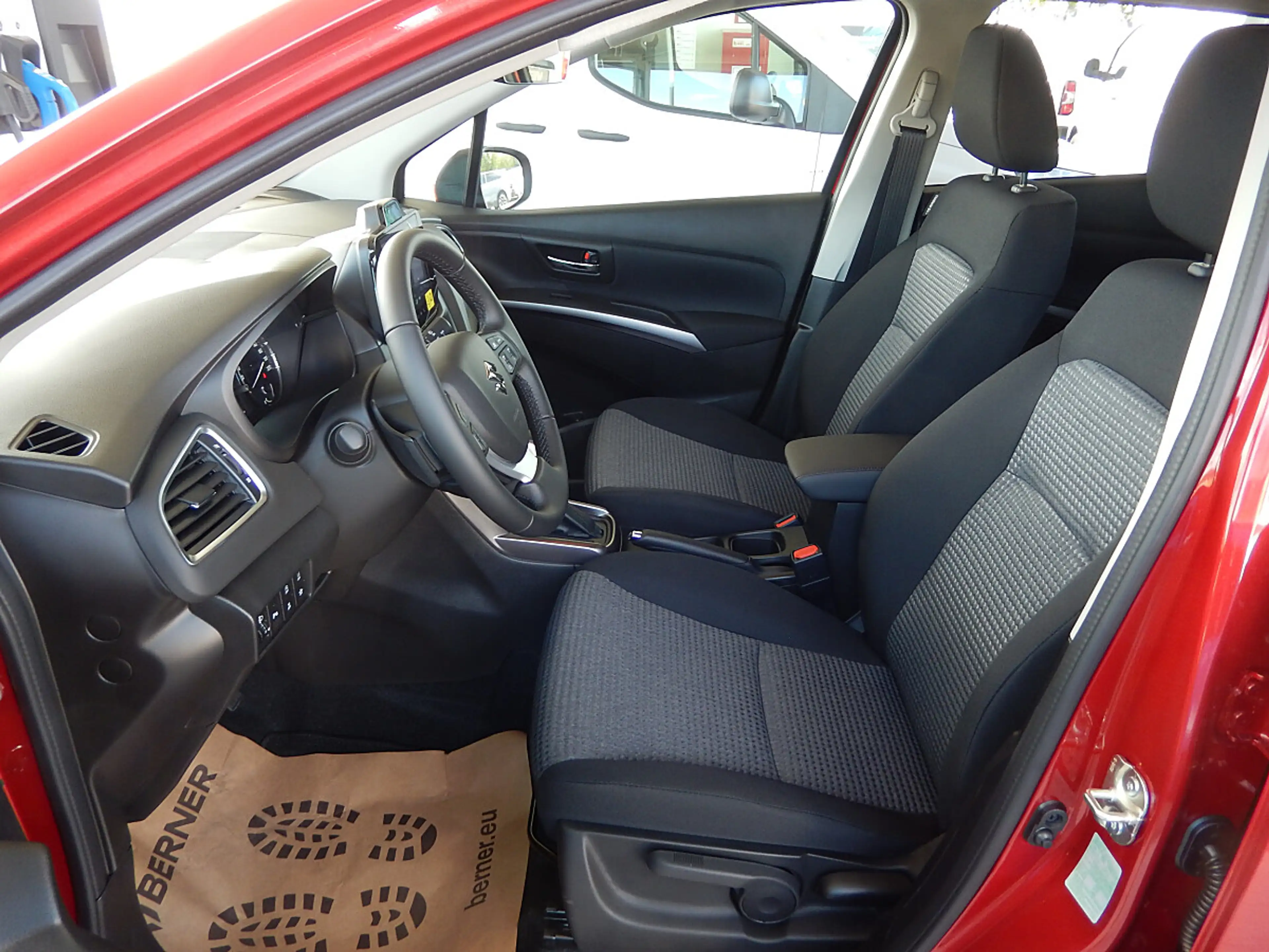 Suzuki S-Cross 1,4 Hybrid shine Aut. — photo 9