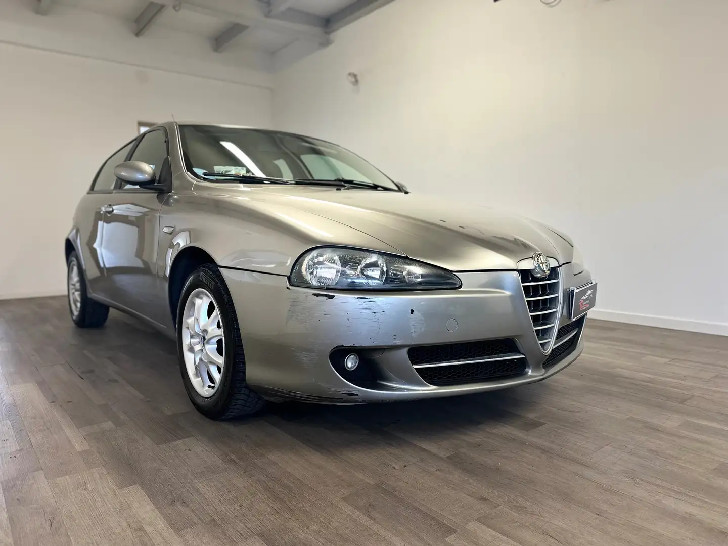 Alfa Romeo 147 147 5p 1.6 16v Progression 120cv GPL NEOPATENTATI Grigio - 2