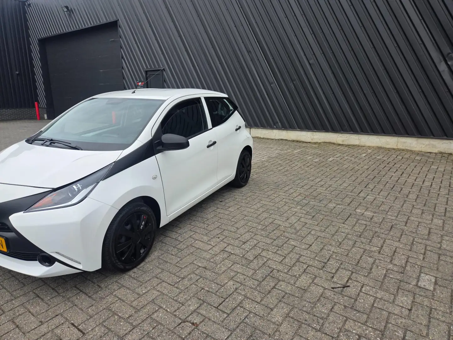 Toyota Aygo 1.0 VVT-i x-fun 5 deurs airco Blanco - 2