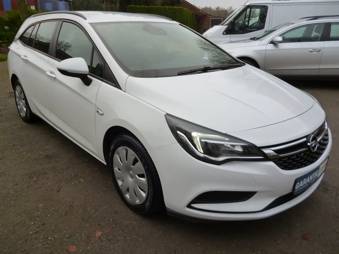 Opel Astra Edition ;  Ganzjahresreifen ; AHK ; Bianco - 1
