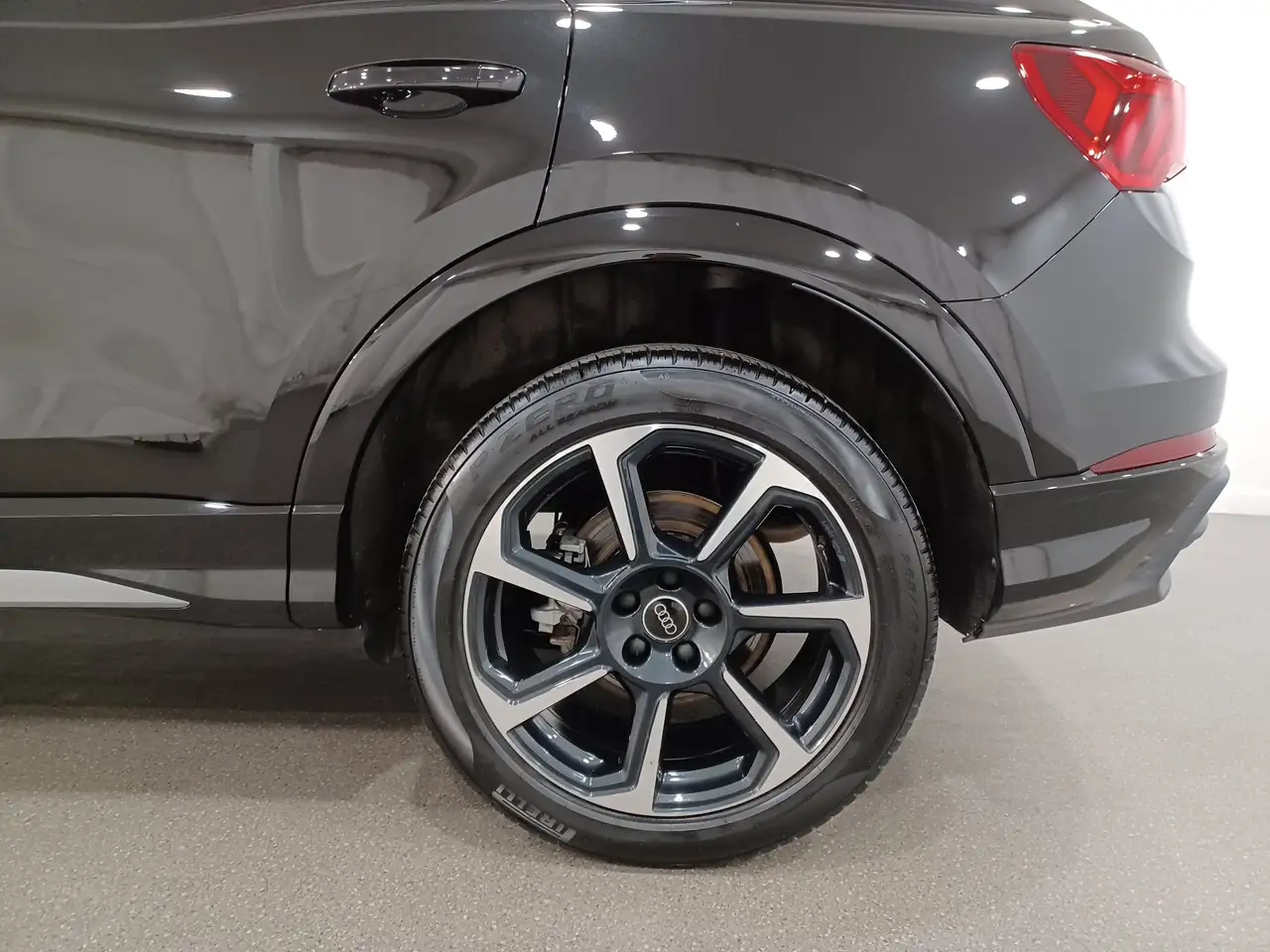 Audi Q3 снимка Audi Q3