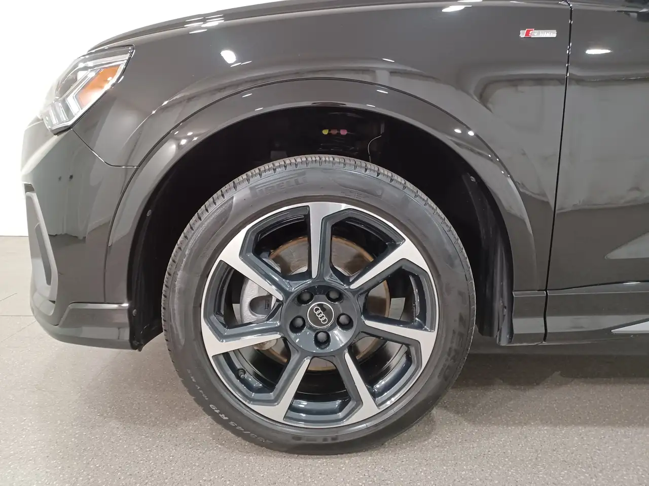 Audi Q3 снимка Audi Q3
