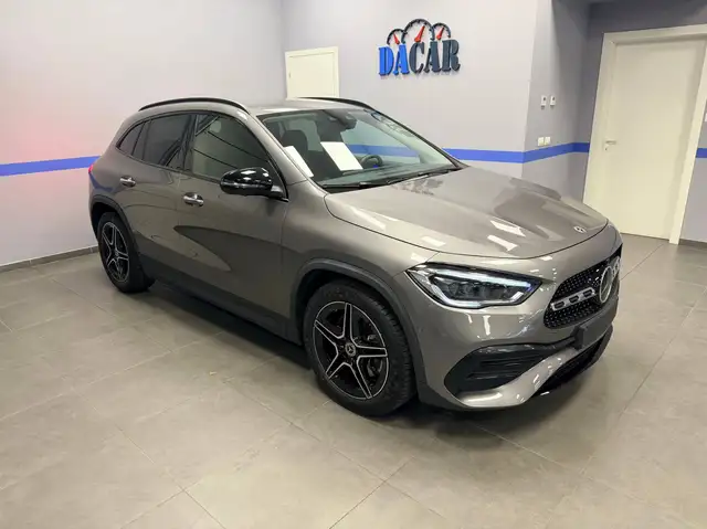Mercedes-Benz GLA 220