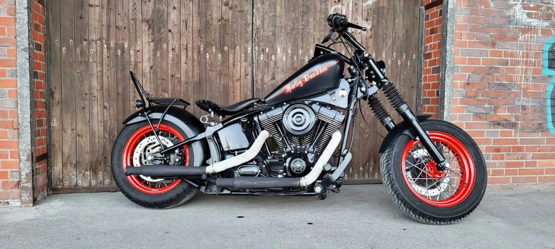 Harley-Davidson Fat Boy FLSTF Custom Bobber Zwart - 1