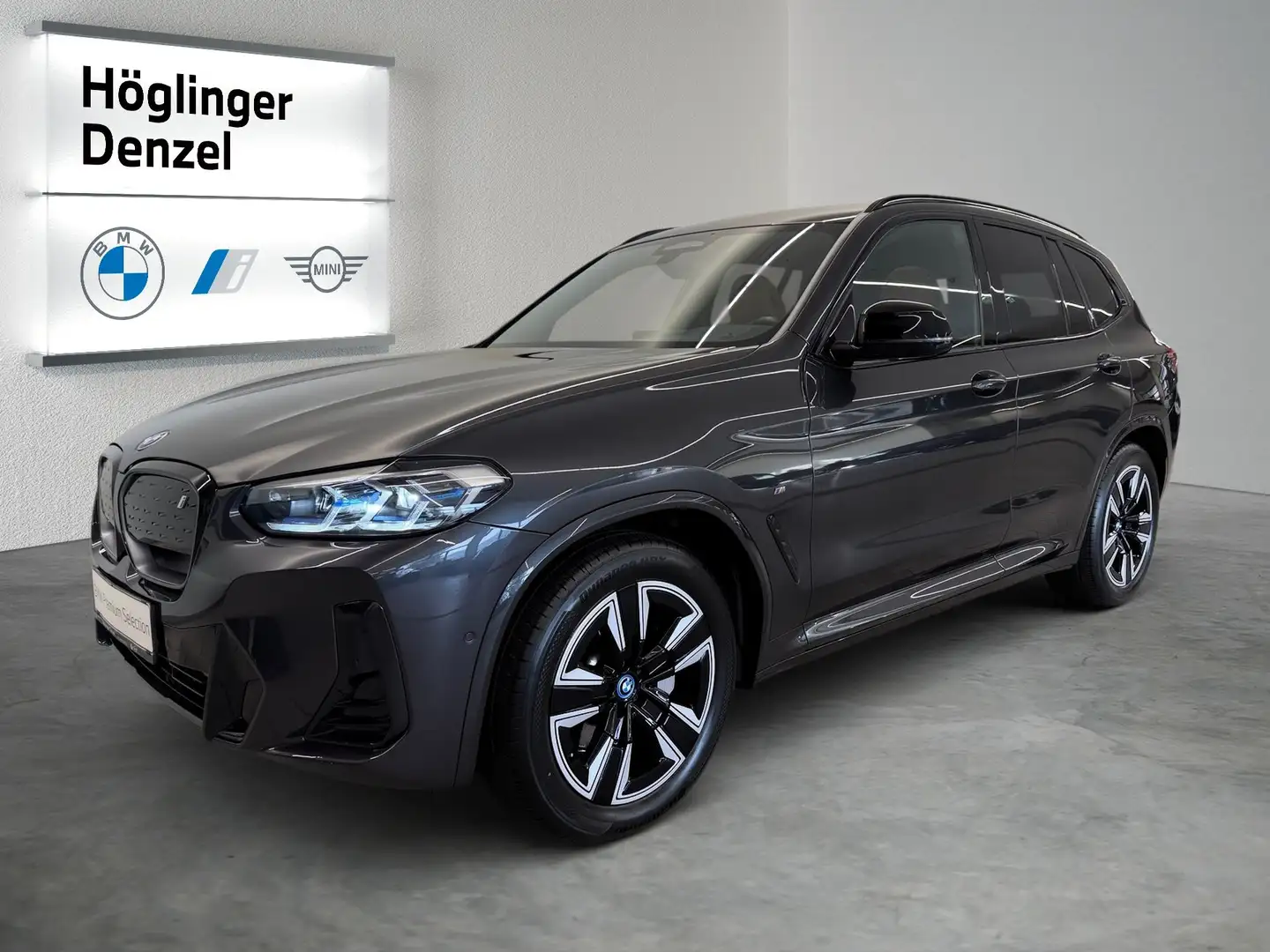BMW iX3 M Grau - 2