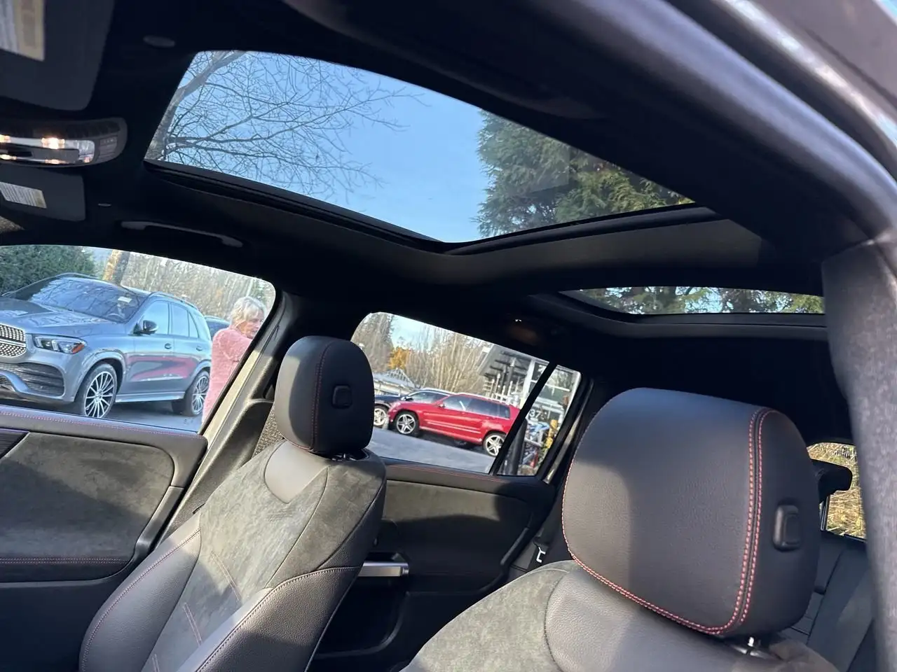 Mercedes-Benz GLB снимка Mercedes-Benz GLB