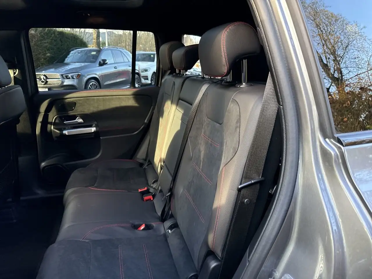 Mercedes-Benz GLB снимка Mercedes-Benz GLB