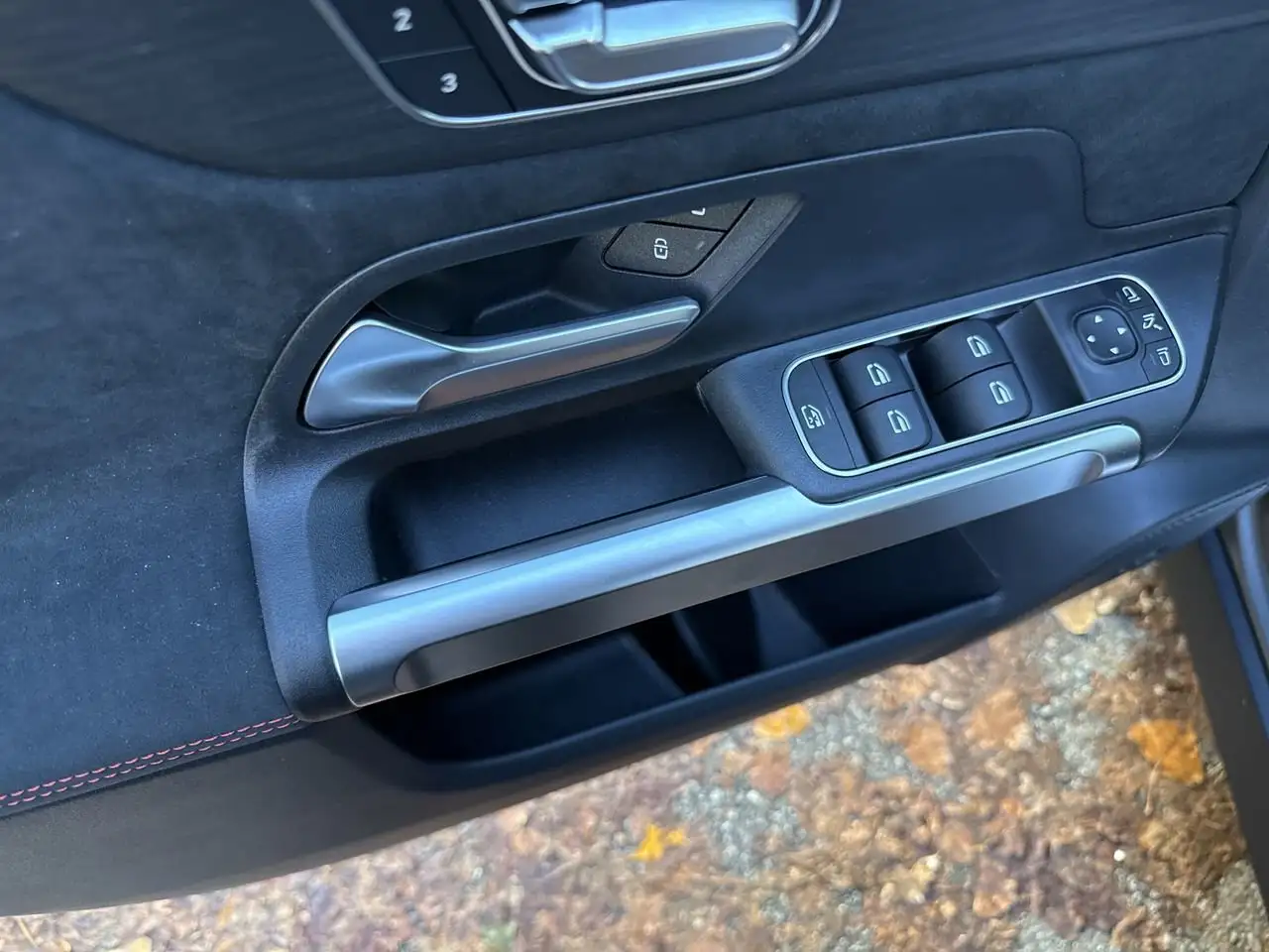 Mercedes-Benz GLB снимка Mercedes-Benz GLB