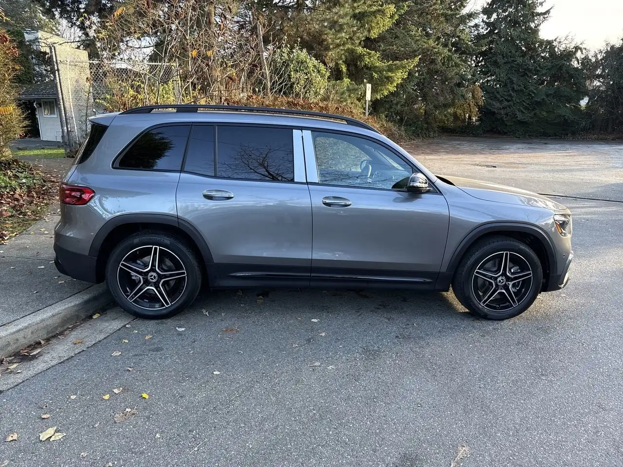 Mercedes-Benz GLB снимка Mercedes-Benz GLB