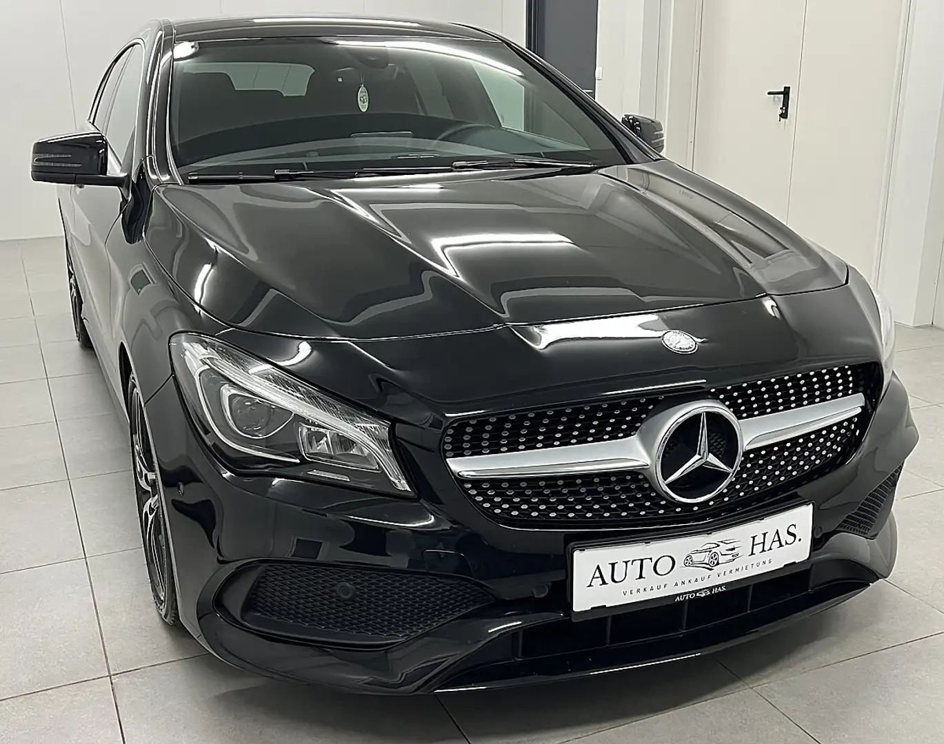 Mercedes-Benz CLA 200 d Shooting Brake *AMG-Paket* Schwarz - 1