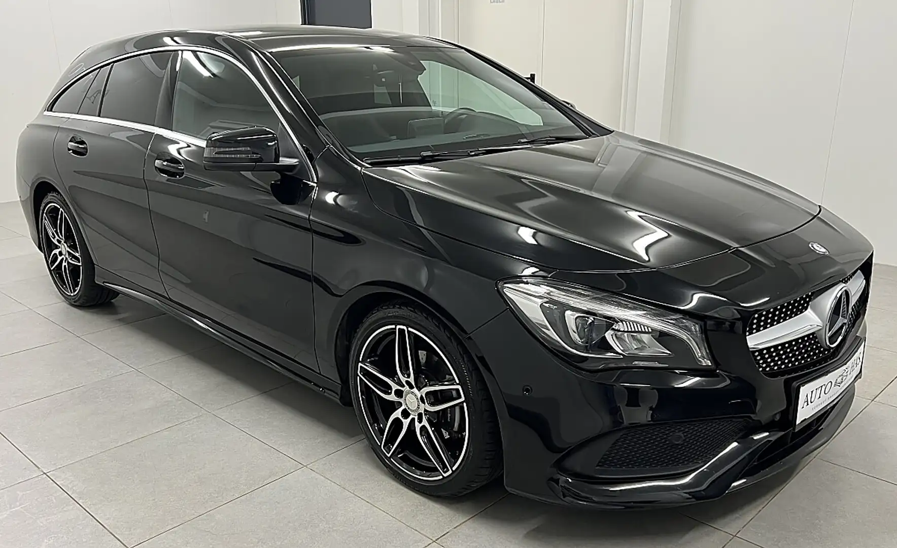 Mercedes-Benz CLA 200 d Shooting Brake *AMG-Paket* Schwarz - 2