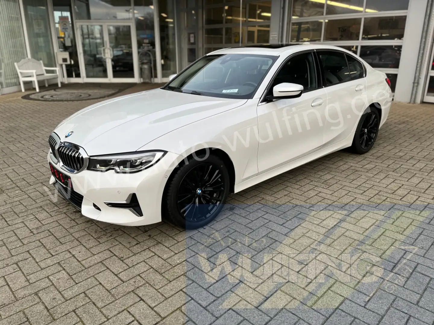 BMW 320 i Luxury Line Autom. Leder GSD LED-SW 1. Hand White - 1