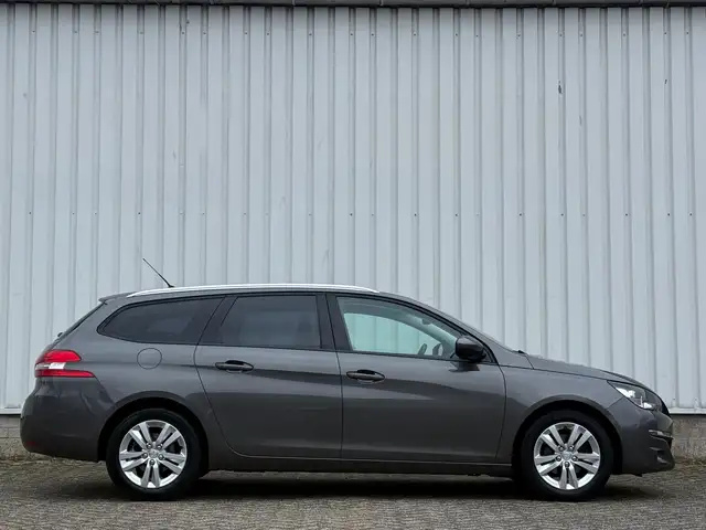 Peugeot 308 view 8