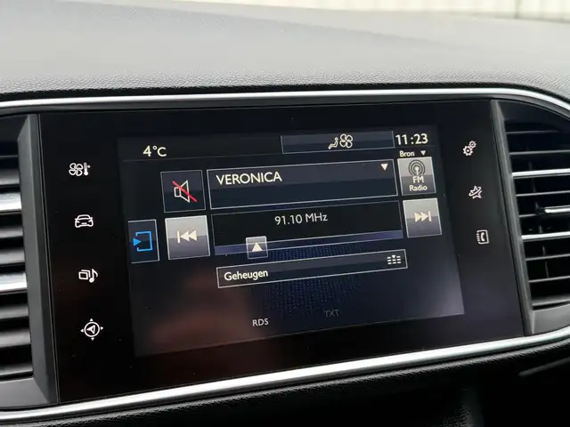 Peugeot 308 view 11